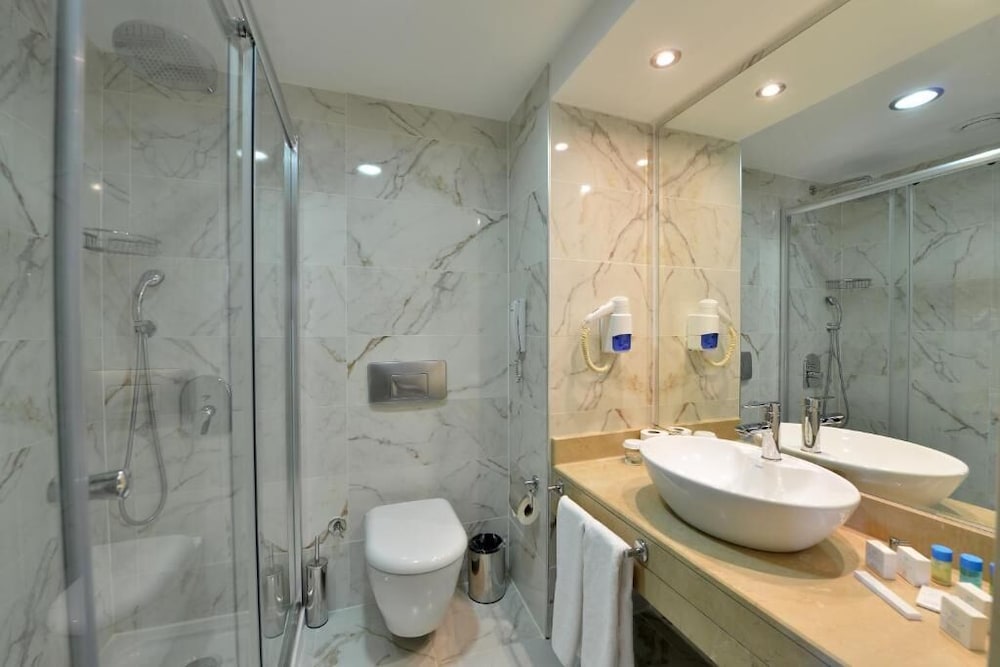 Lucida Beach Hotel 34/37