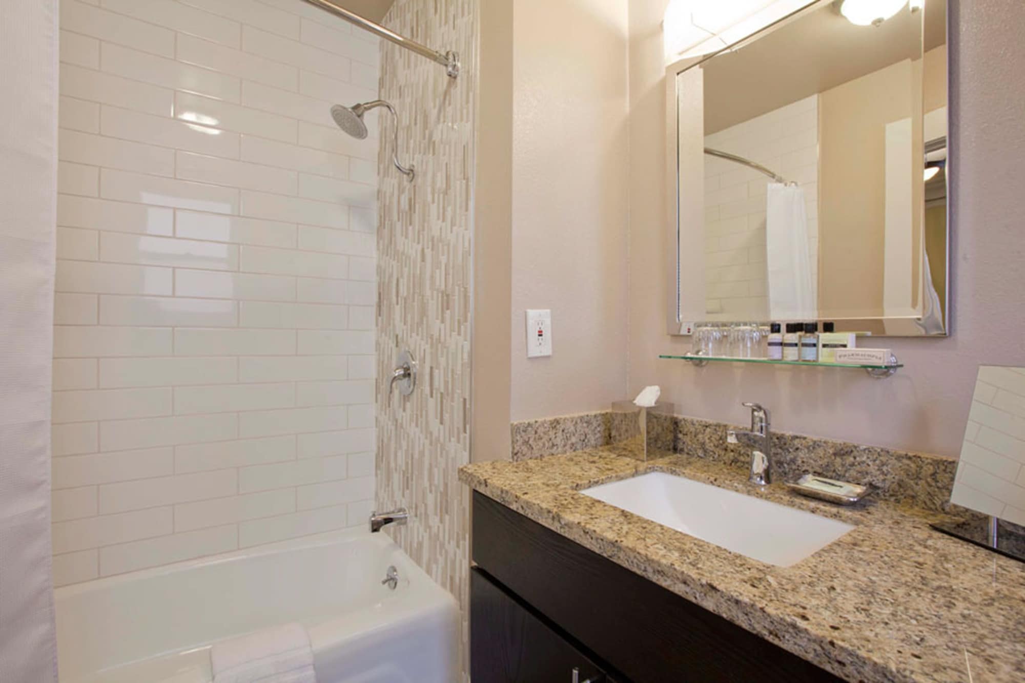 EXECUTIVE, QUEEN BED