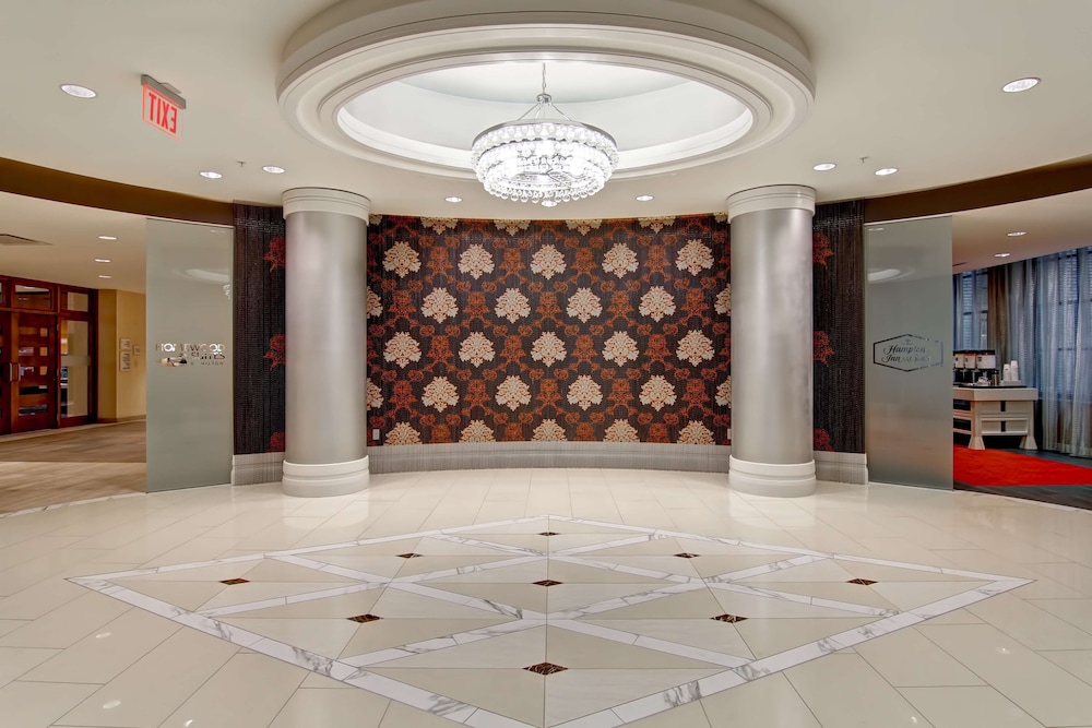 Hampton Inn Suites Cincinnati Downtown 2/72