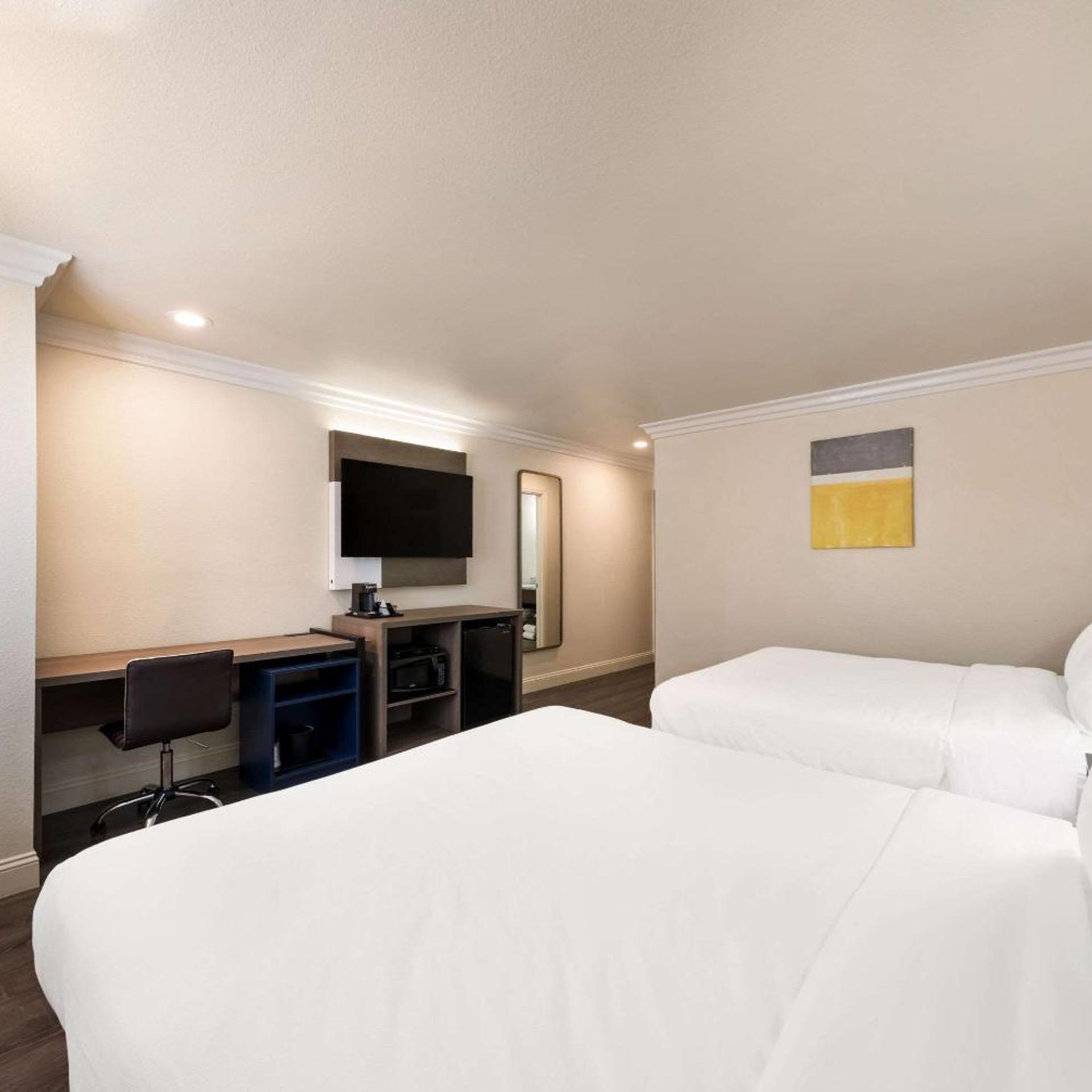 غرفة رباعية بسريرين كوين، Comfort Inn Gilroy 2/5