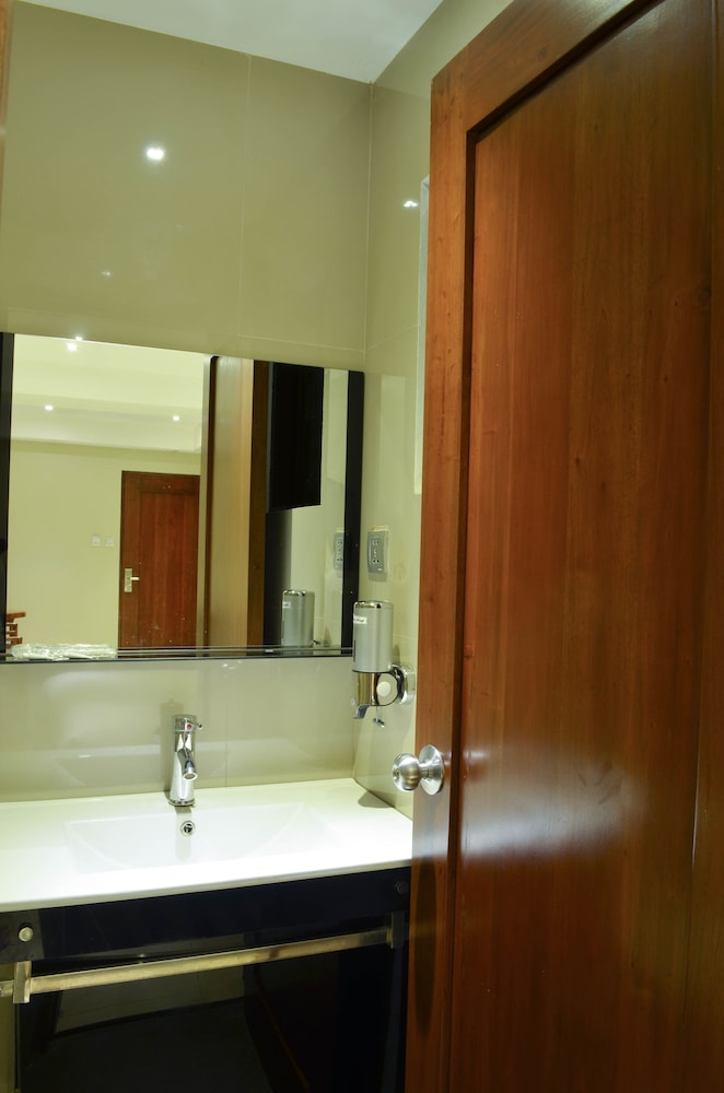 Ritz Hotel 49/49