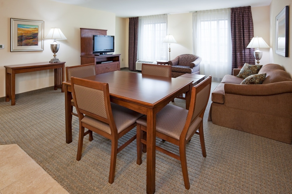 Staybridge Suites Milwaukee West-Oconomowoc 55/73