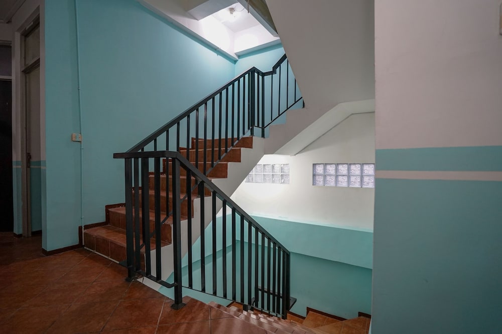 Super OYO 1844 Bravo Residence 27/39