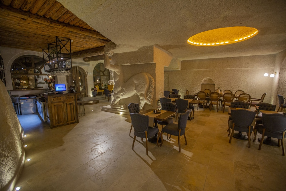 Nino Cave Suites 38/50