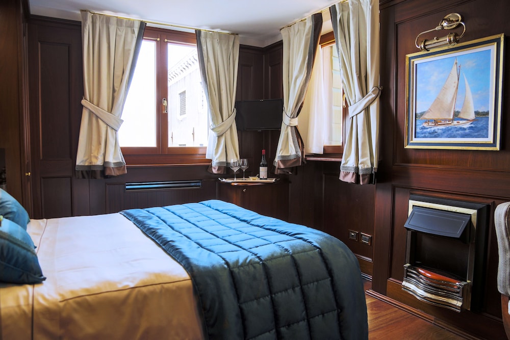 Classic, Double Bed, Lagoon View، Bucintoro 2/4