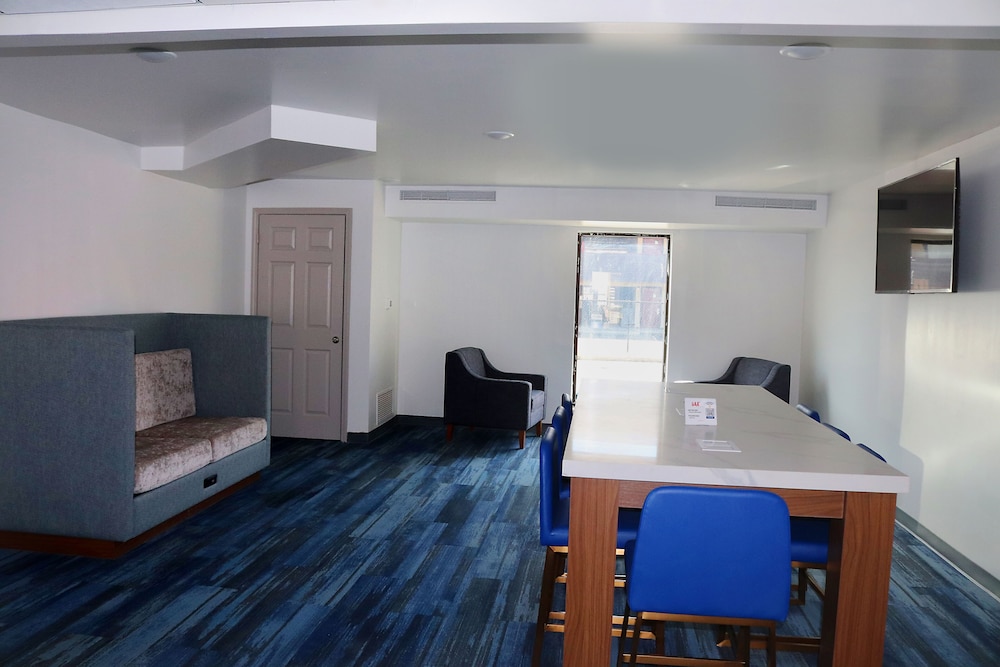 La Quinta Inn by Wyndham Columbus Airport Area 41/62