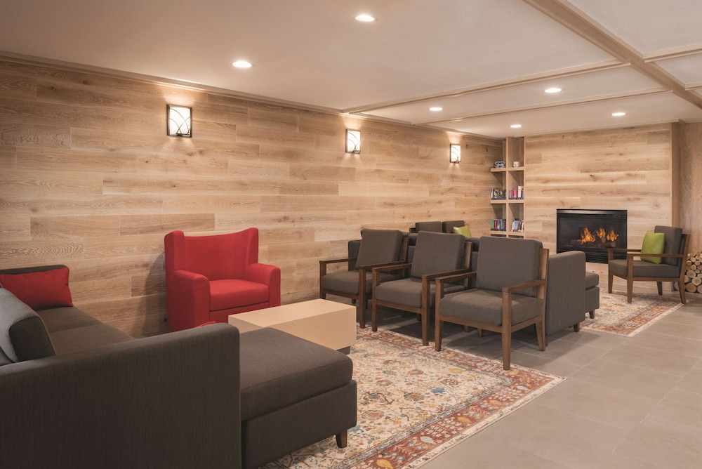Country Inn & Suites by Radisson, Pella, IA 19/30