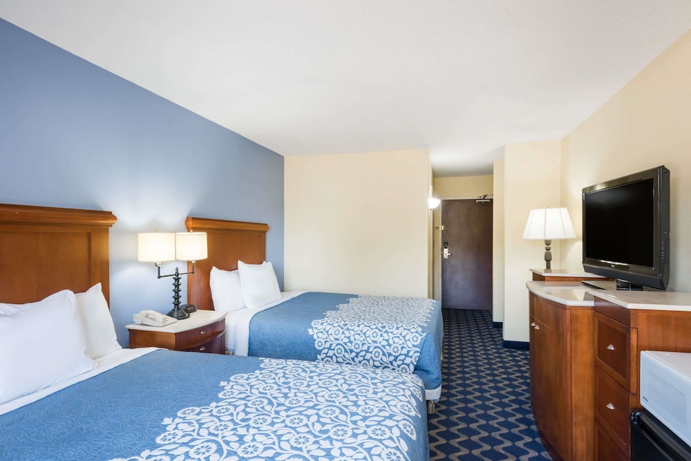 Days Inn Niantic Near Casinos 10/28