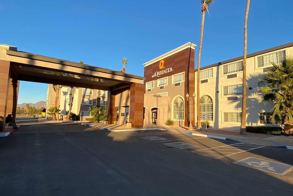La Quinta Inn & Suites by Wyndham Safford Copper Valley 18/21
