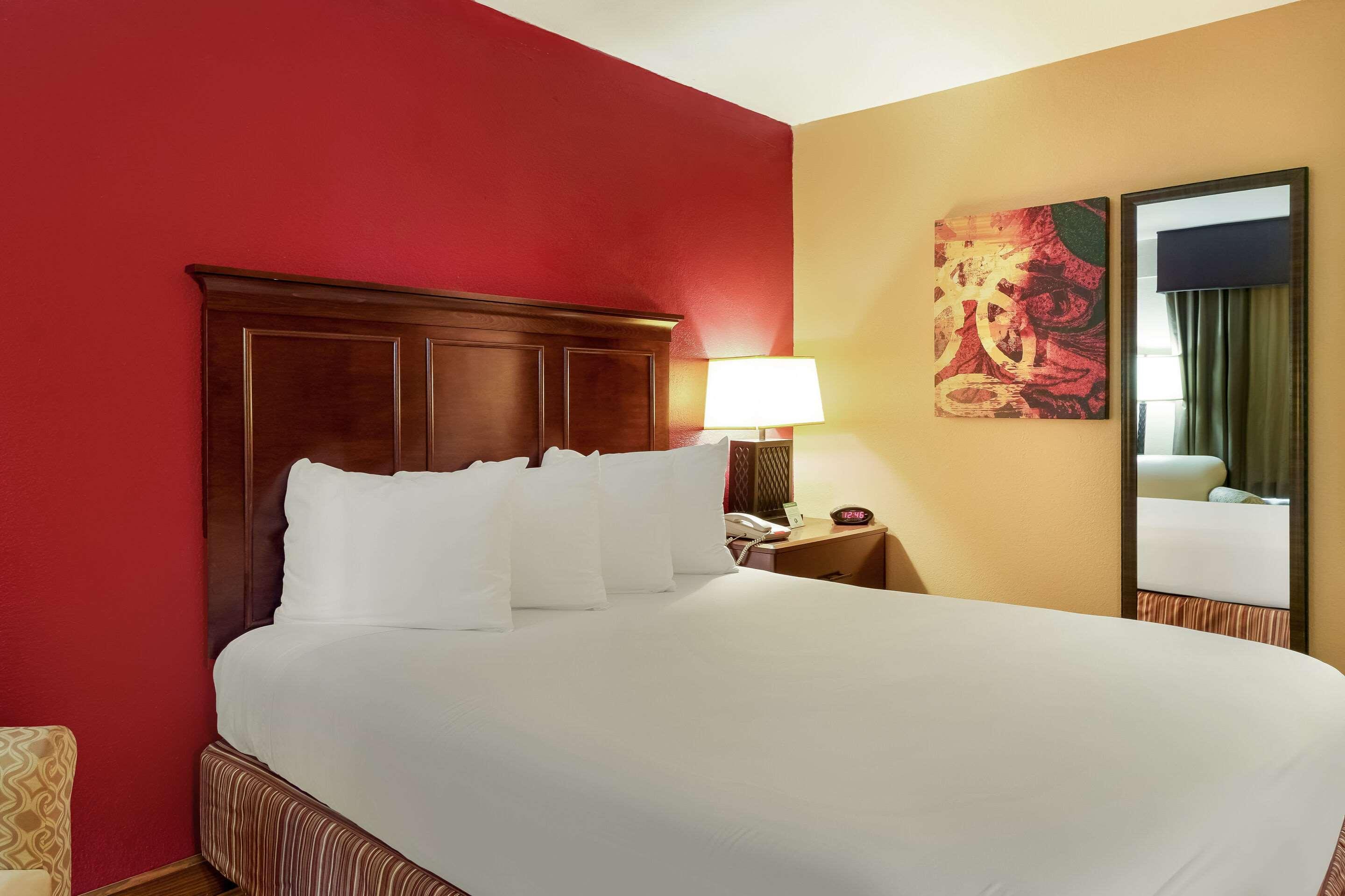 غرفة بسرير كينج لذوي الإعاقة