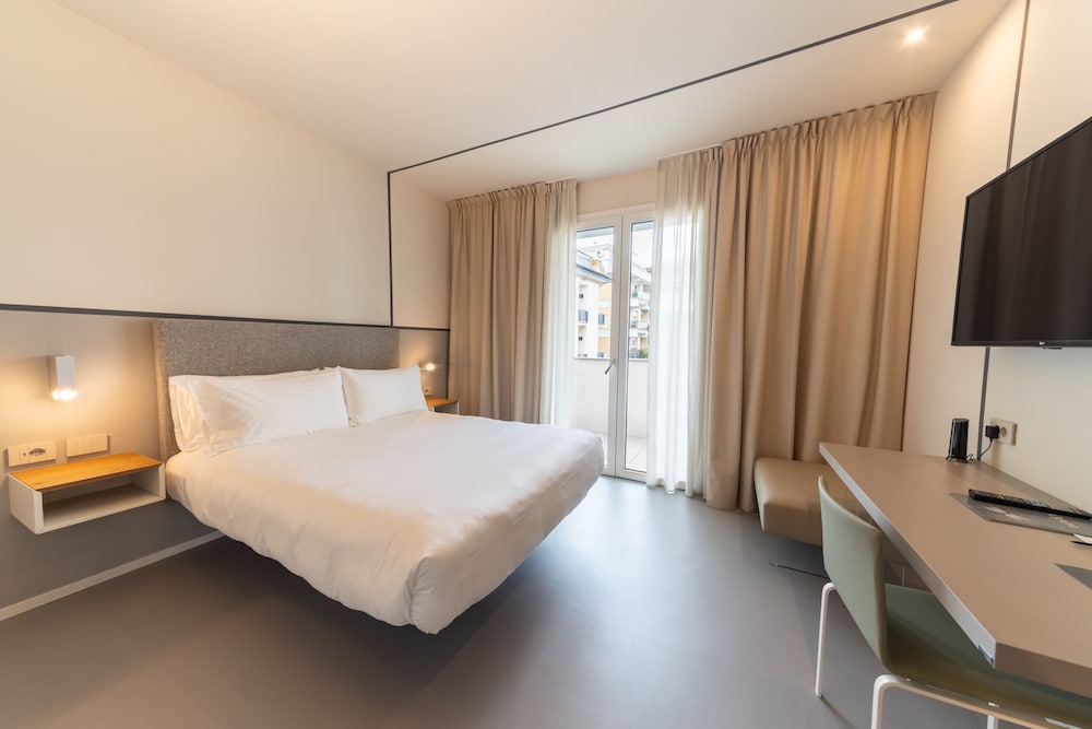 Open Hotel 24/38