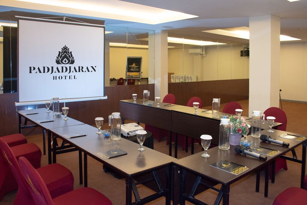 Padjadjaran Hotel 45/70