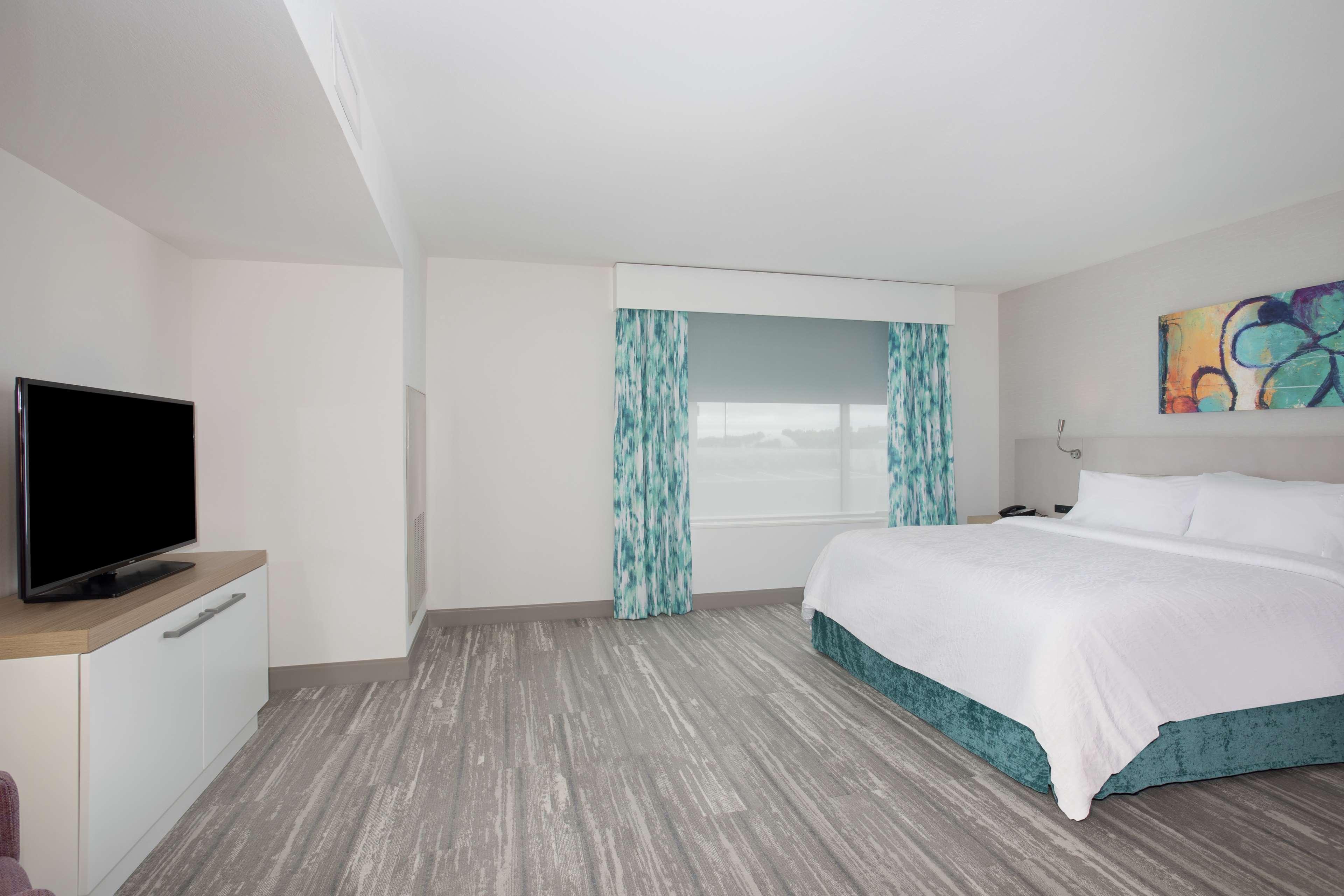 JUNIOR SUITE, KING BED, ACCESSIBLE