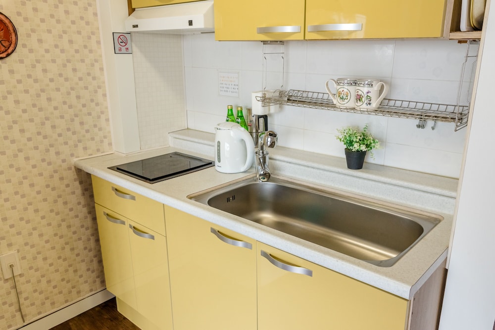 Tongyeong Pungcha Maeul Iris Pension 50/50