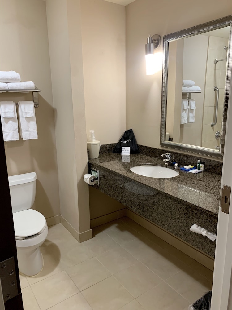 Holiday Inn Express Hotel & Suites North Sequim 35/77