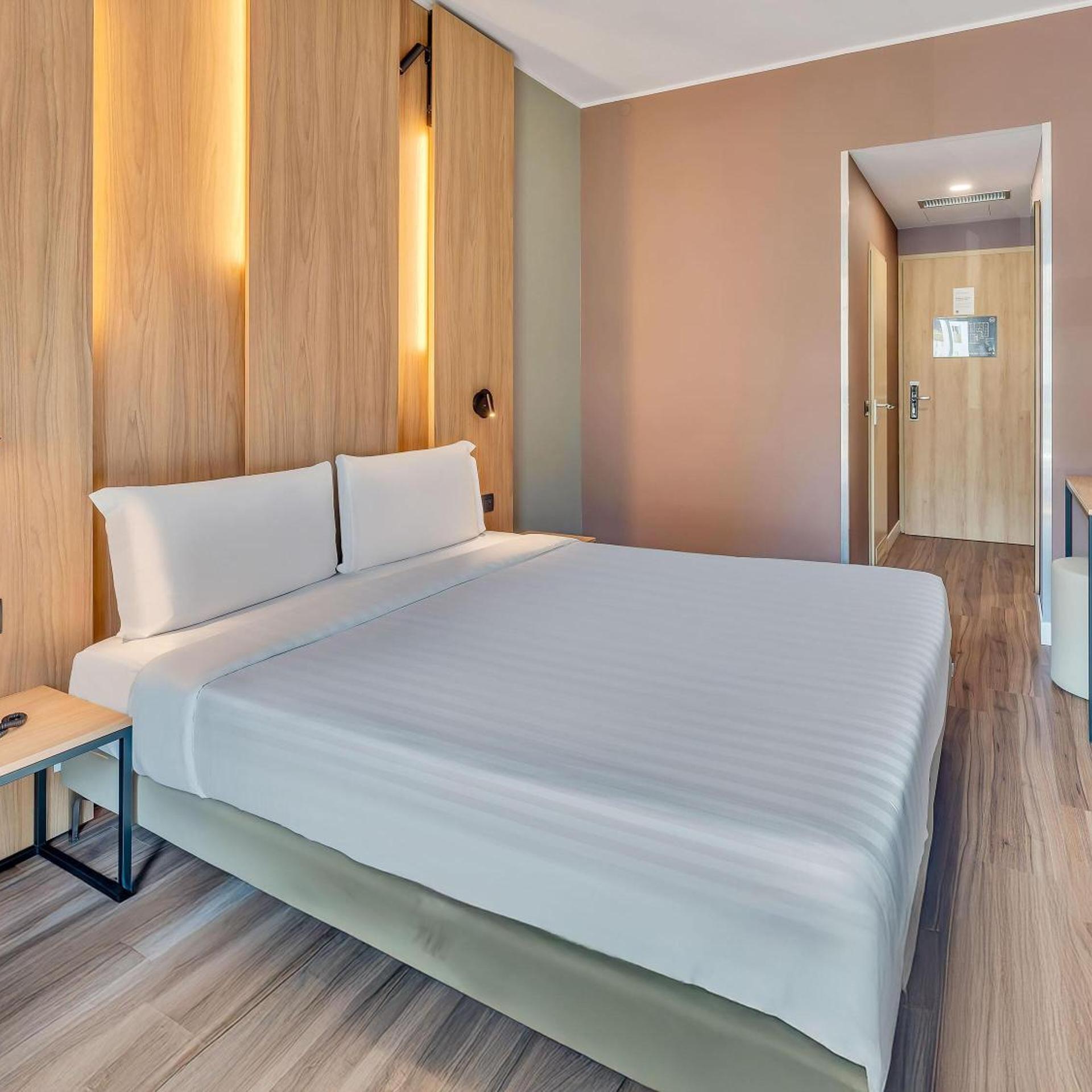 Room, Double Bed