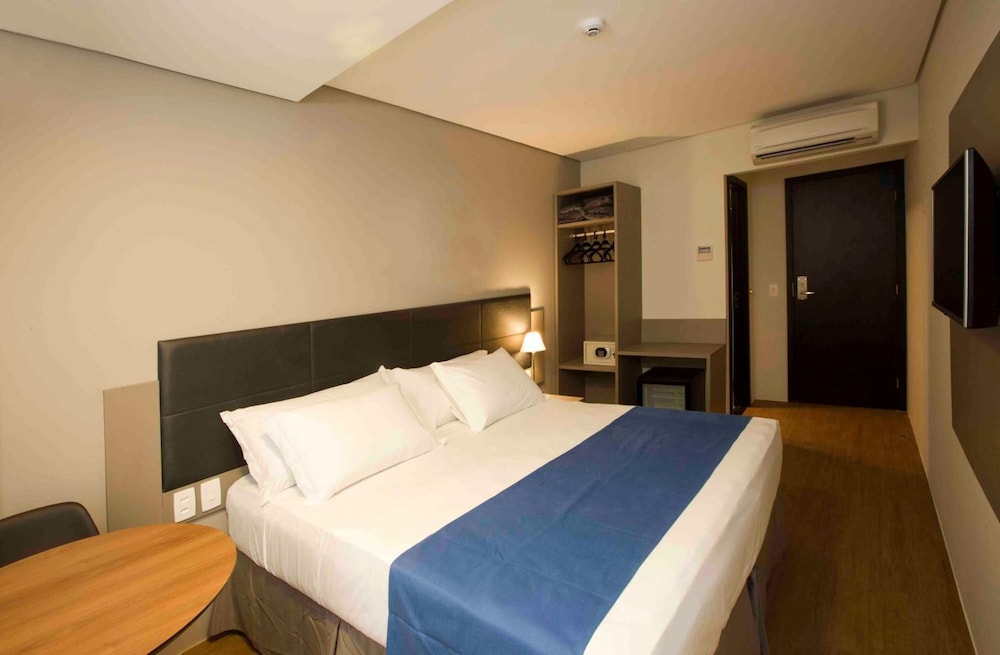 Fity Hotel 8/35