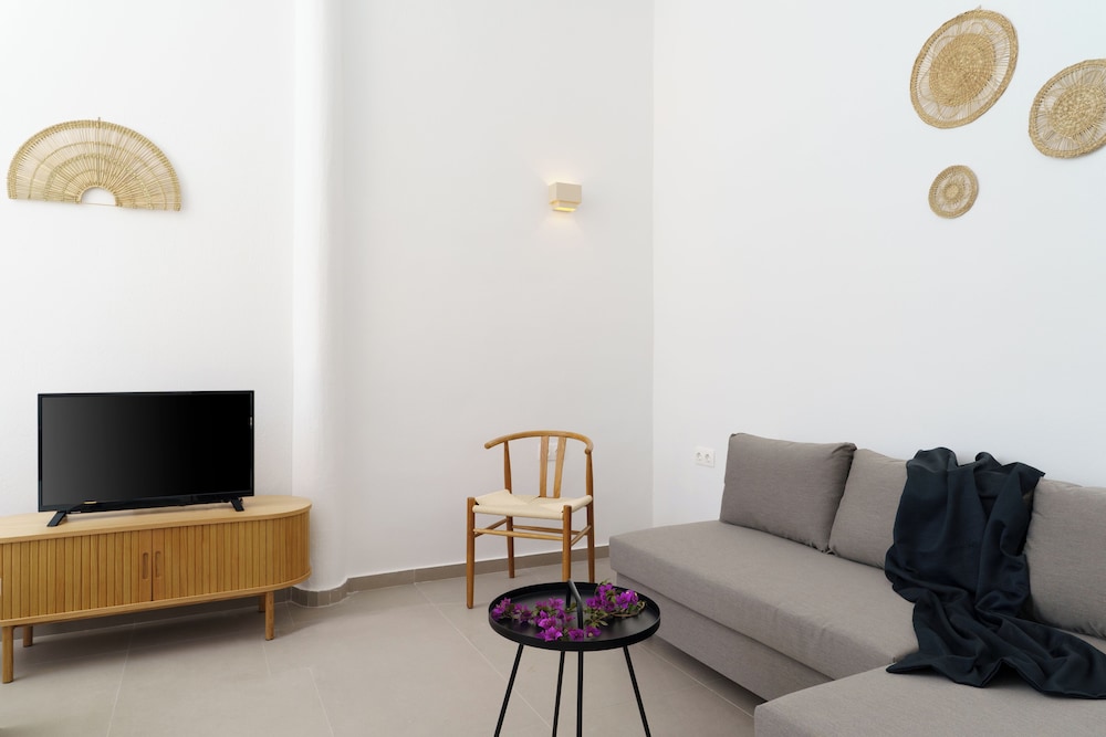 Paros Inn Hotel 30/50