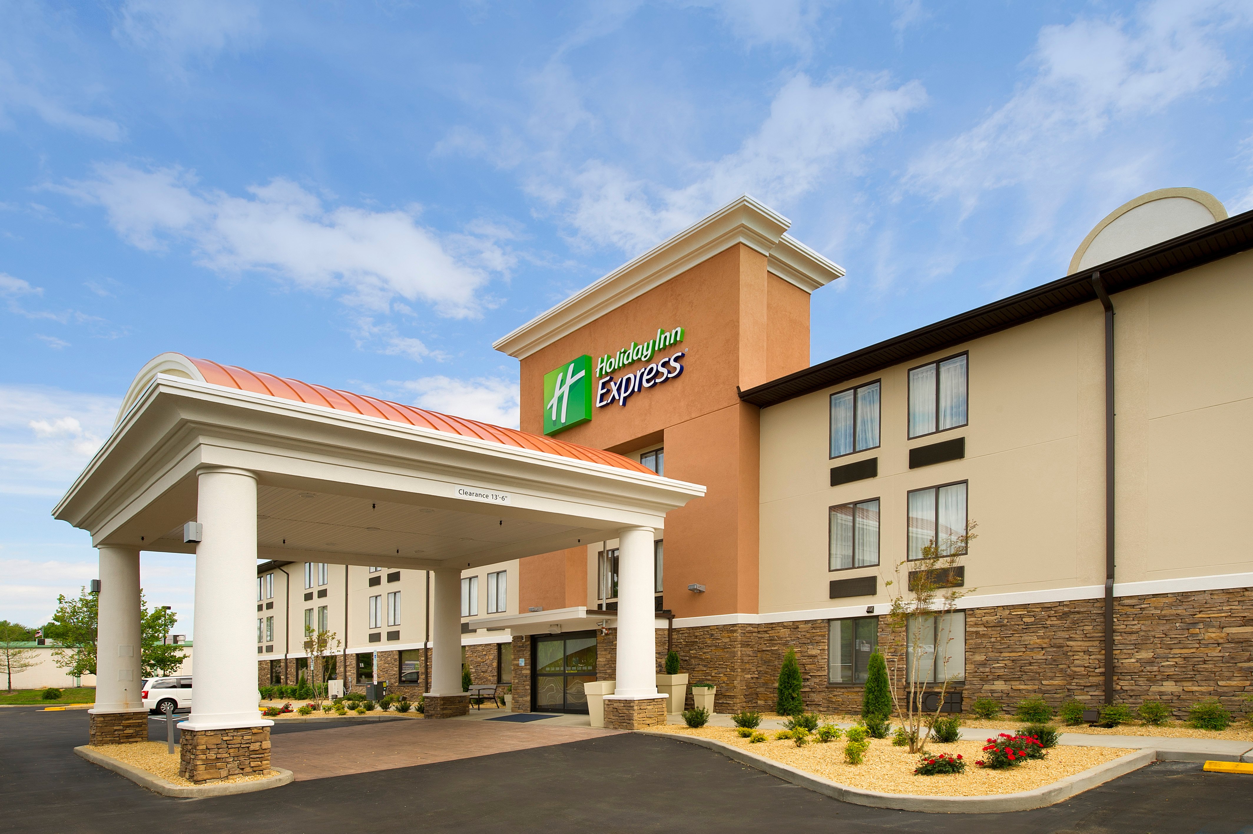 HOLIDAY INN EXPRESS WALDORF 64/64