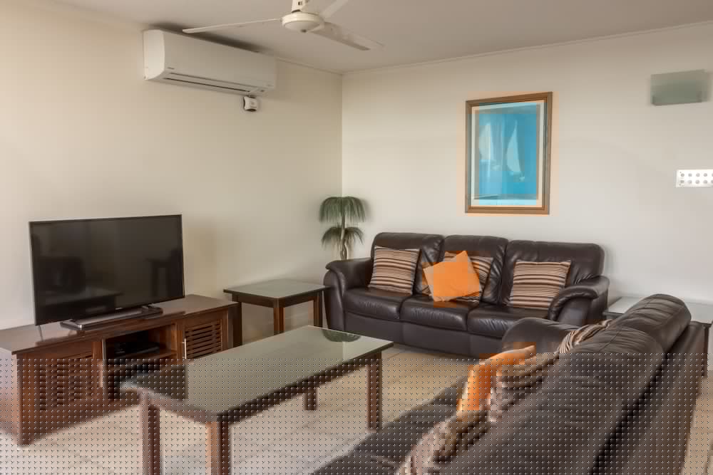 WINDWARD APARTMENTS 41/81