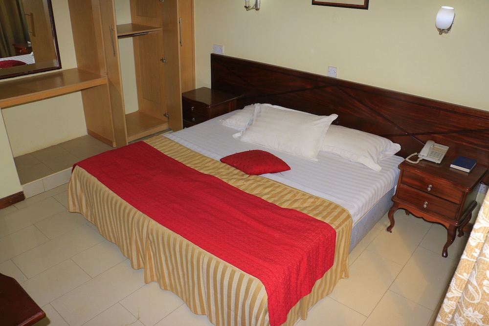 Holiday Express Hotel 58/74