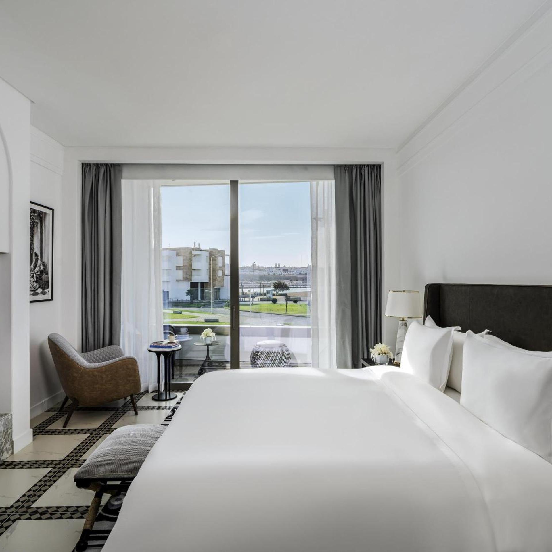 Fairmont, King Bed, Ocean or City View, Balcony