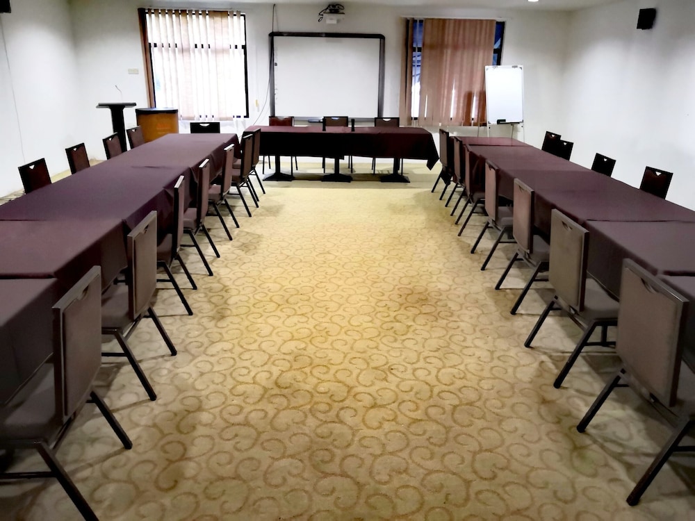 Alia Residence Business Resort 52/63