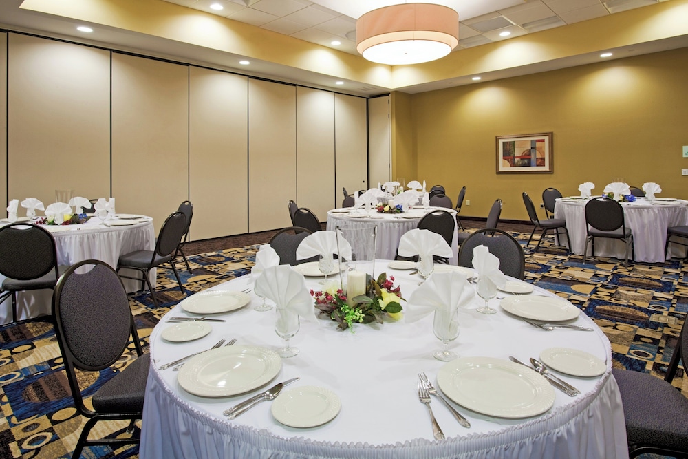 HOLIDAY INN TITUSVILLE KENNEDY SPACE CENTER 51/76