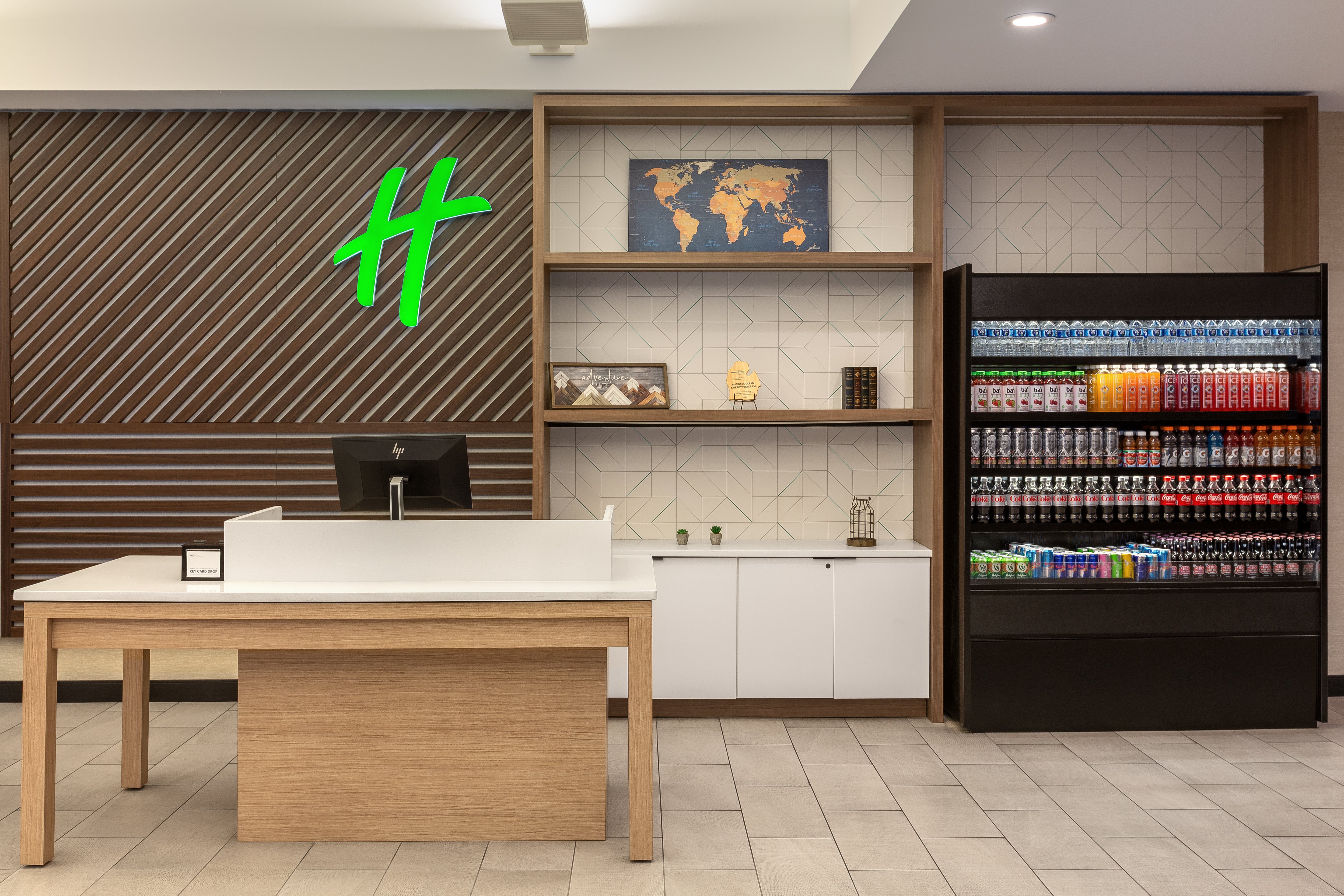 Holiday Inn & Suites Detroit - Troy, an IHG Hotel 7/50