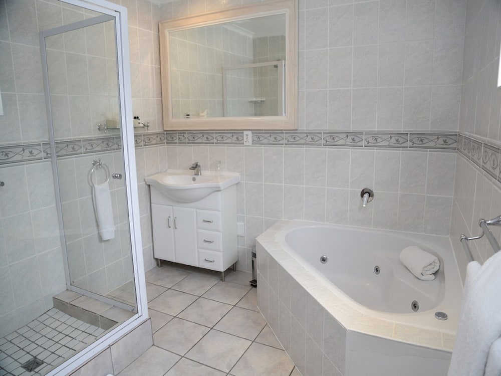Misty Waves Boutique Hotel 73/79