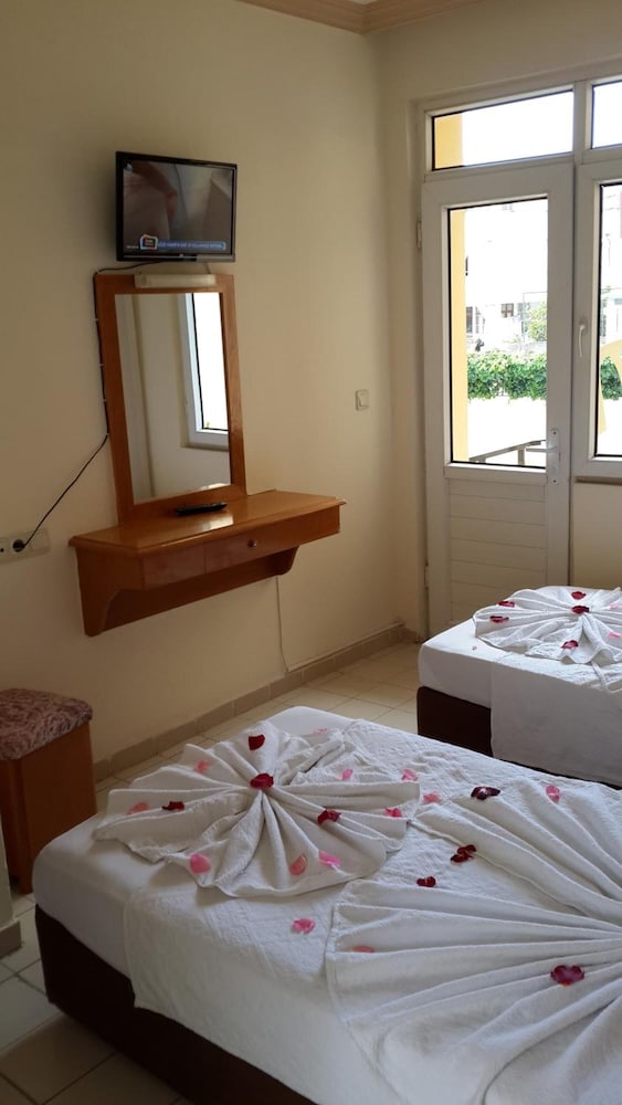 Caner Hotel 9/38