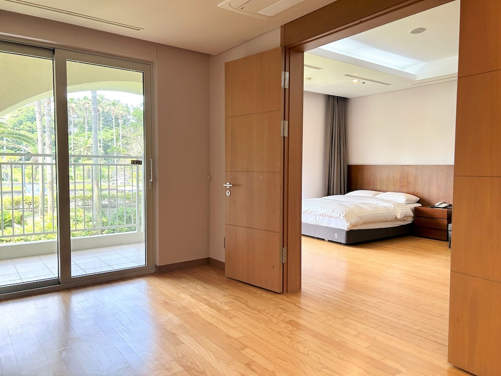Resort, Deluxe, Suite, Double Bed, Kitchen