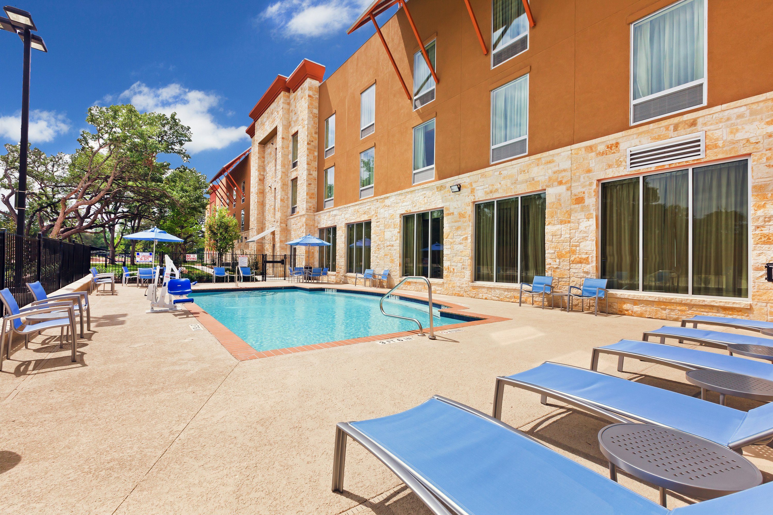 HAMPTON INN AUSTIN/OAK HILL 61/64