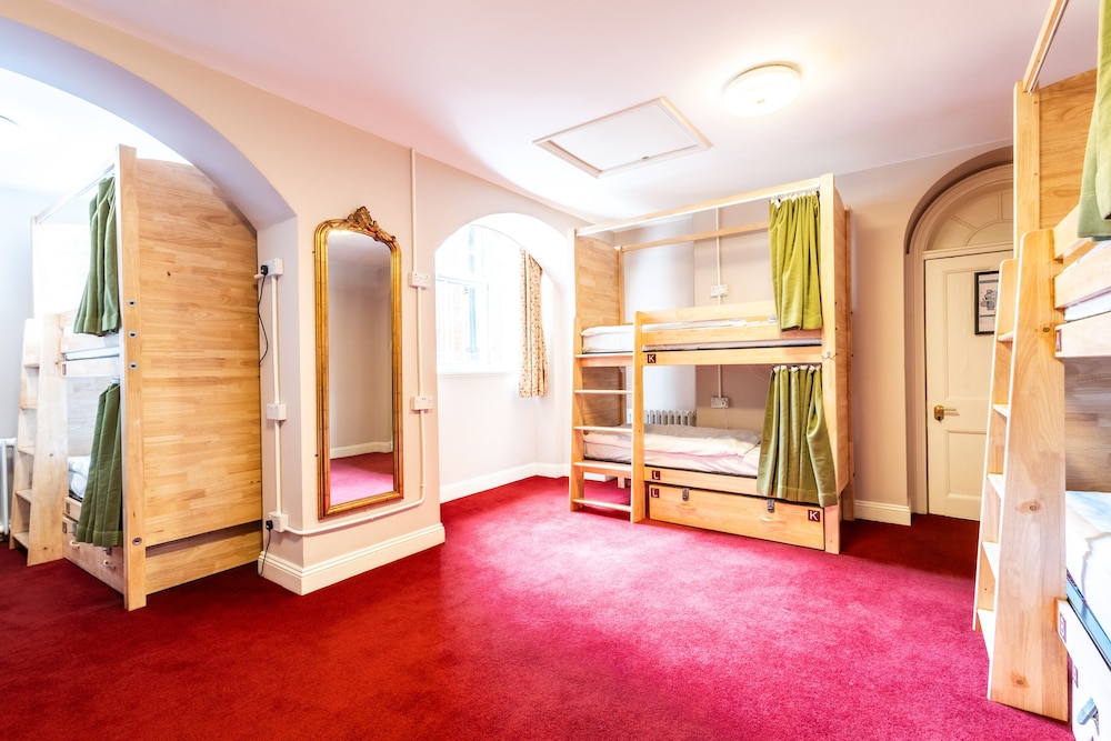 Palmers Lodge Swiss Cottage 40/72