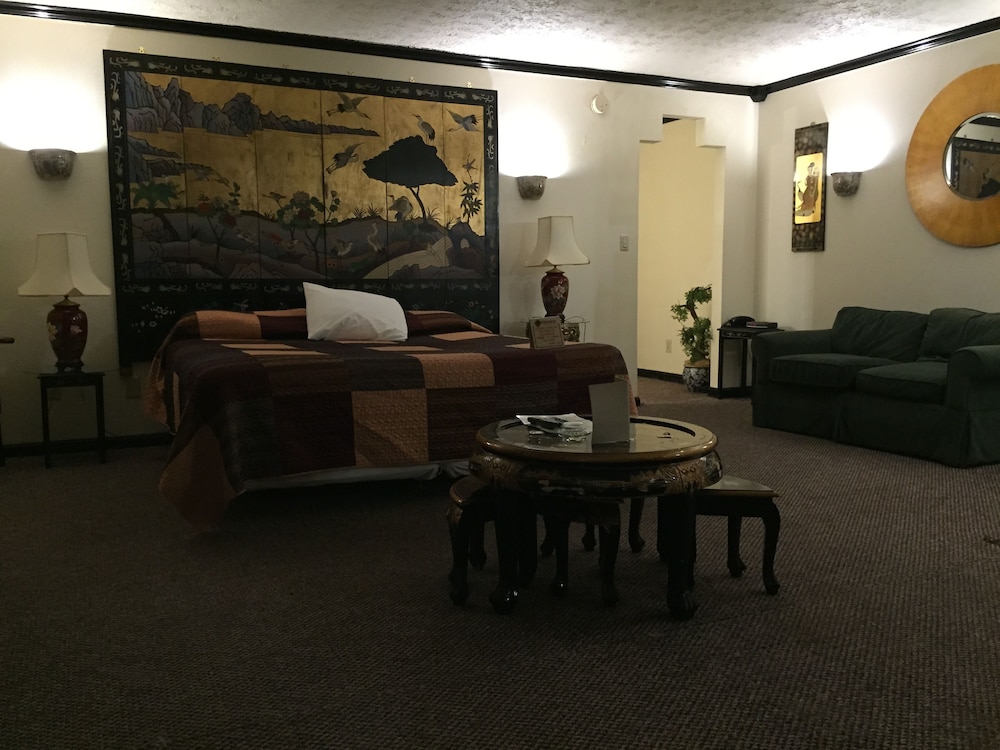 Wildwood Inn Tropical Dome & Theme Suites 49/74