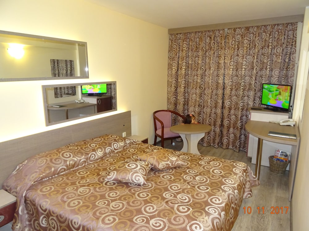 CITY, DOUBLE OR TWIN BED