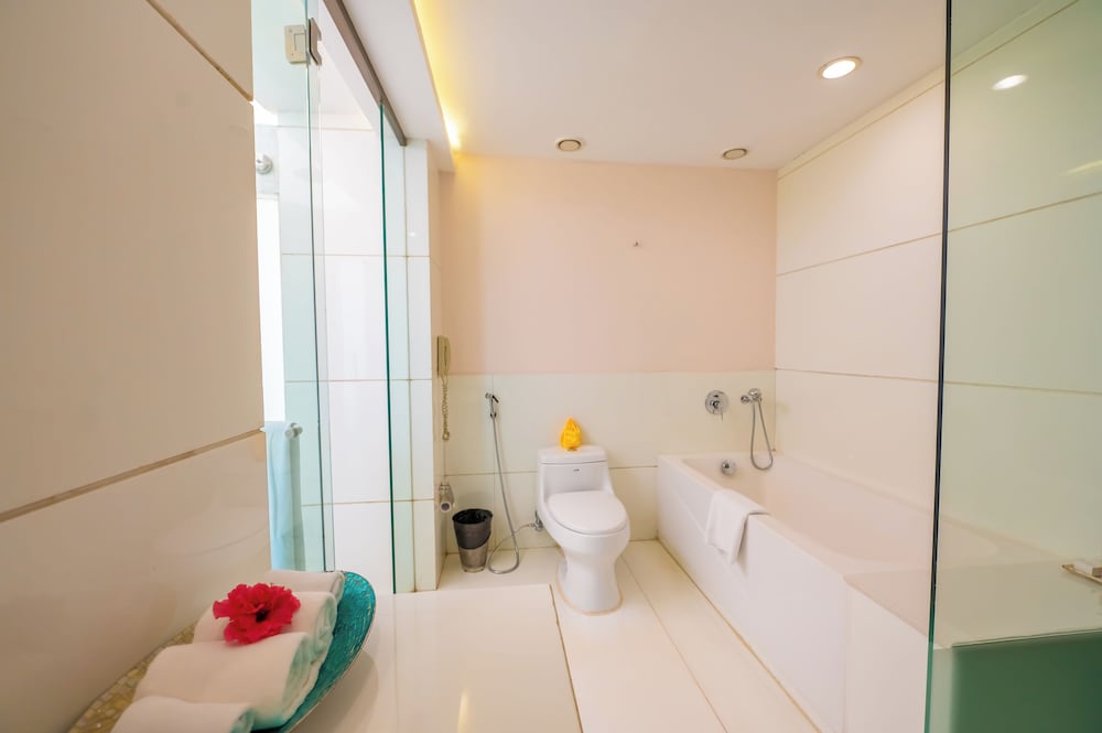 O Hotel Goa, Candolim Beach 46/50