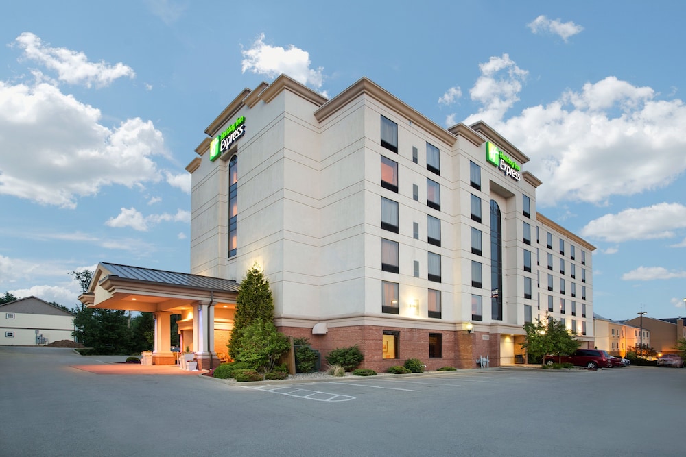 Holiday Inn Express Hotel Suites Bloomington 1/49