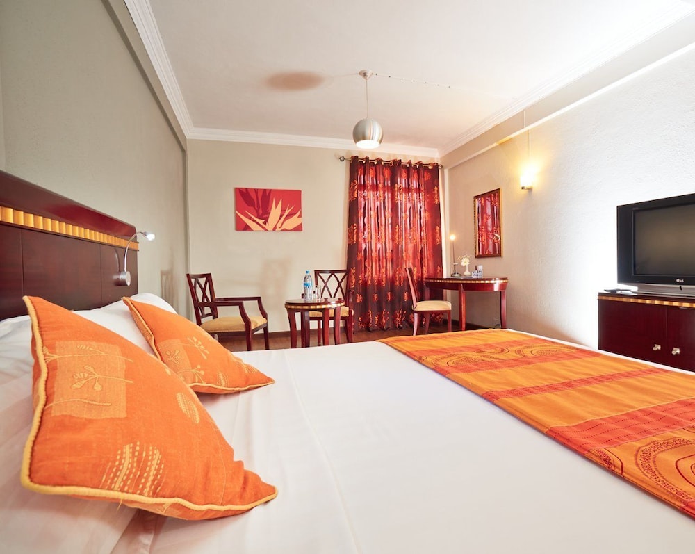 Gold Crest Hotel 14/71