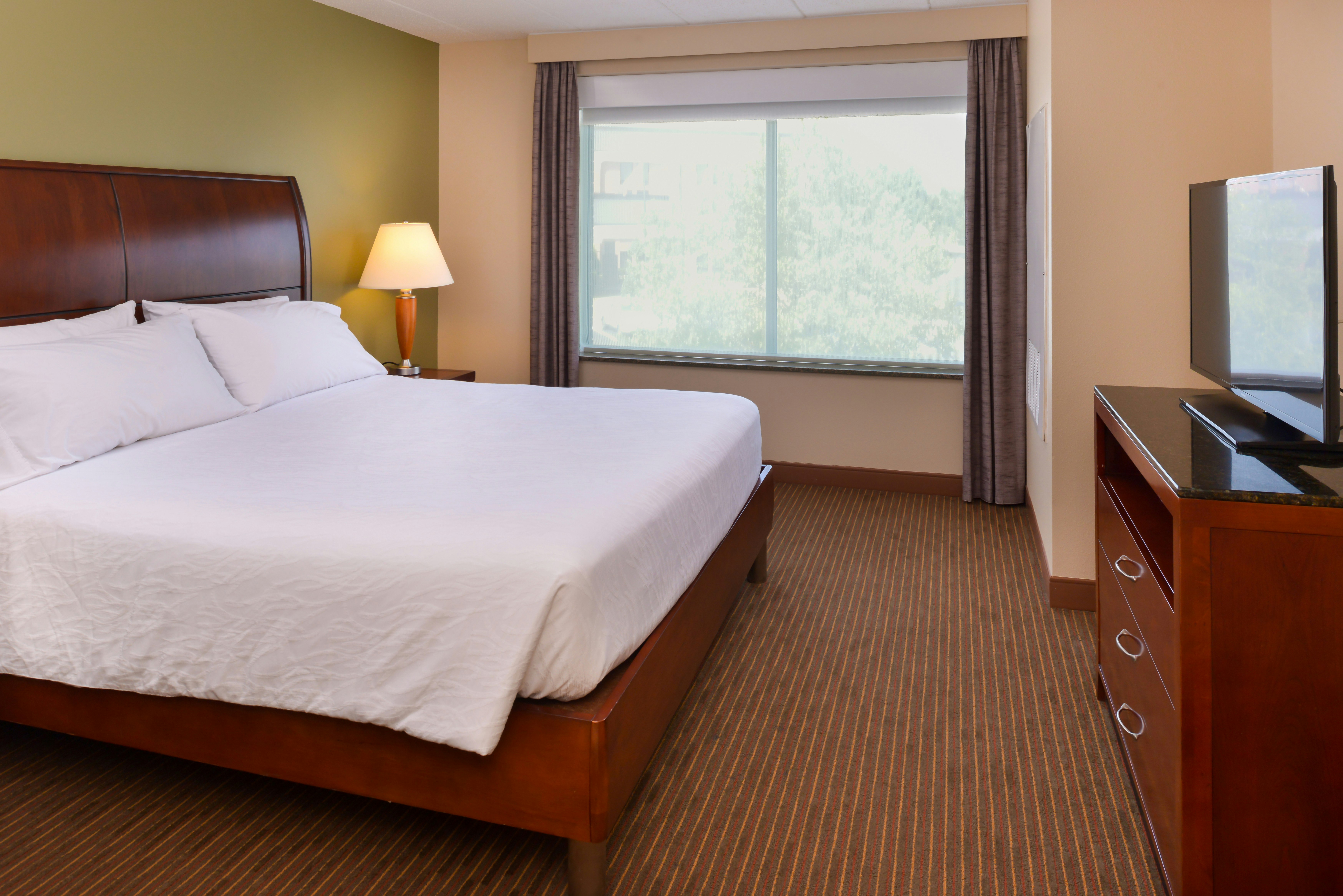 ROOM, KING BED, ACCESSIBLE