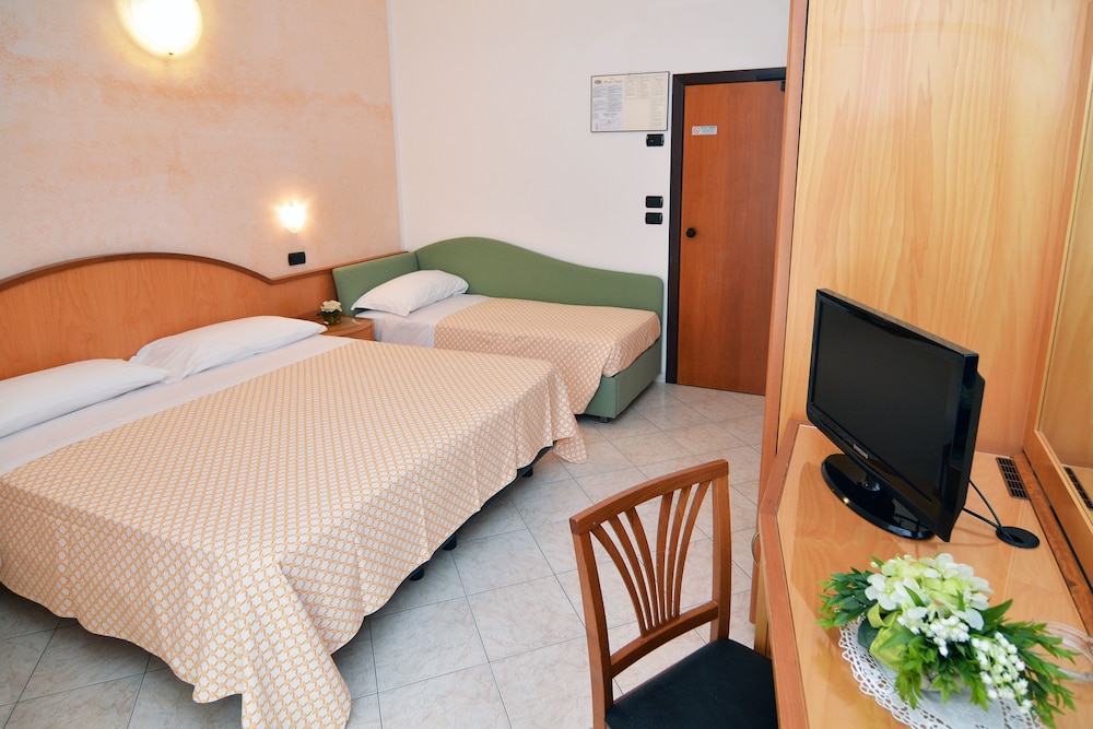ROOM, TRIPLE, BALCONY