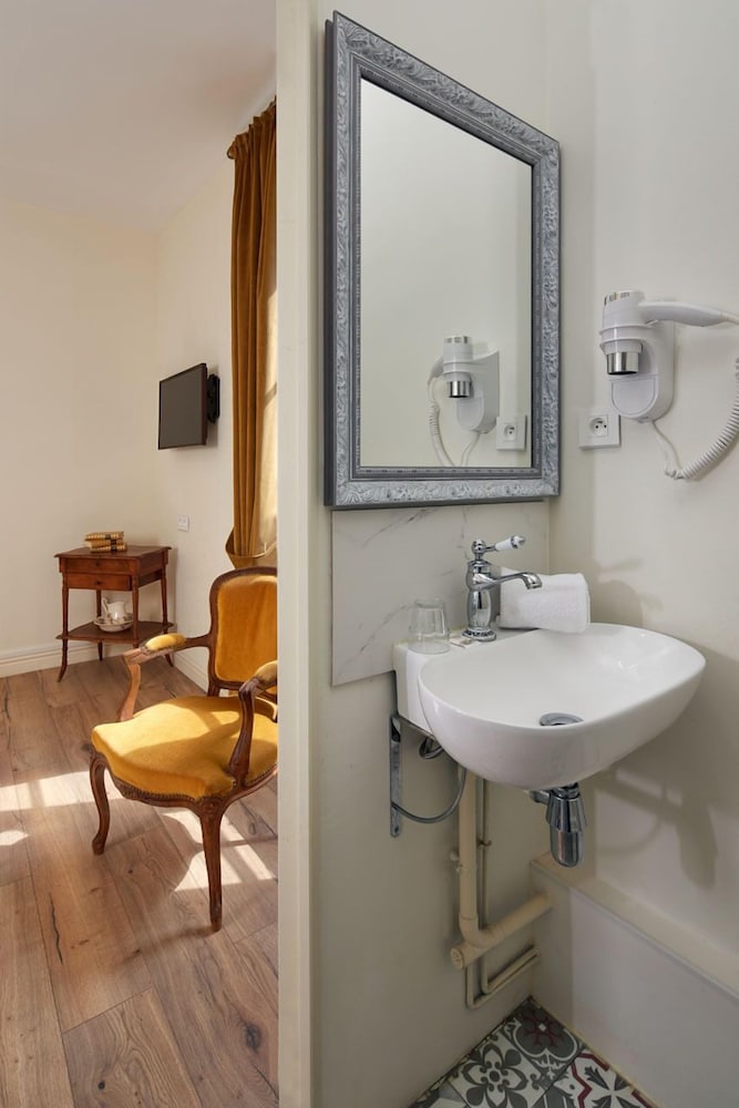 Hotel France Et De Guise 55/60