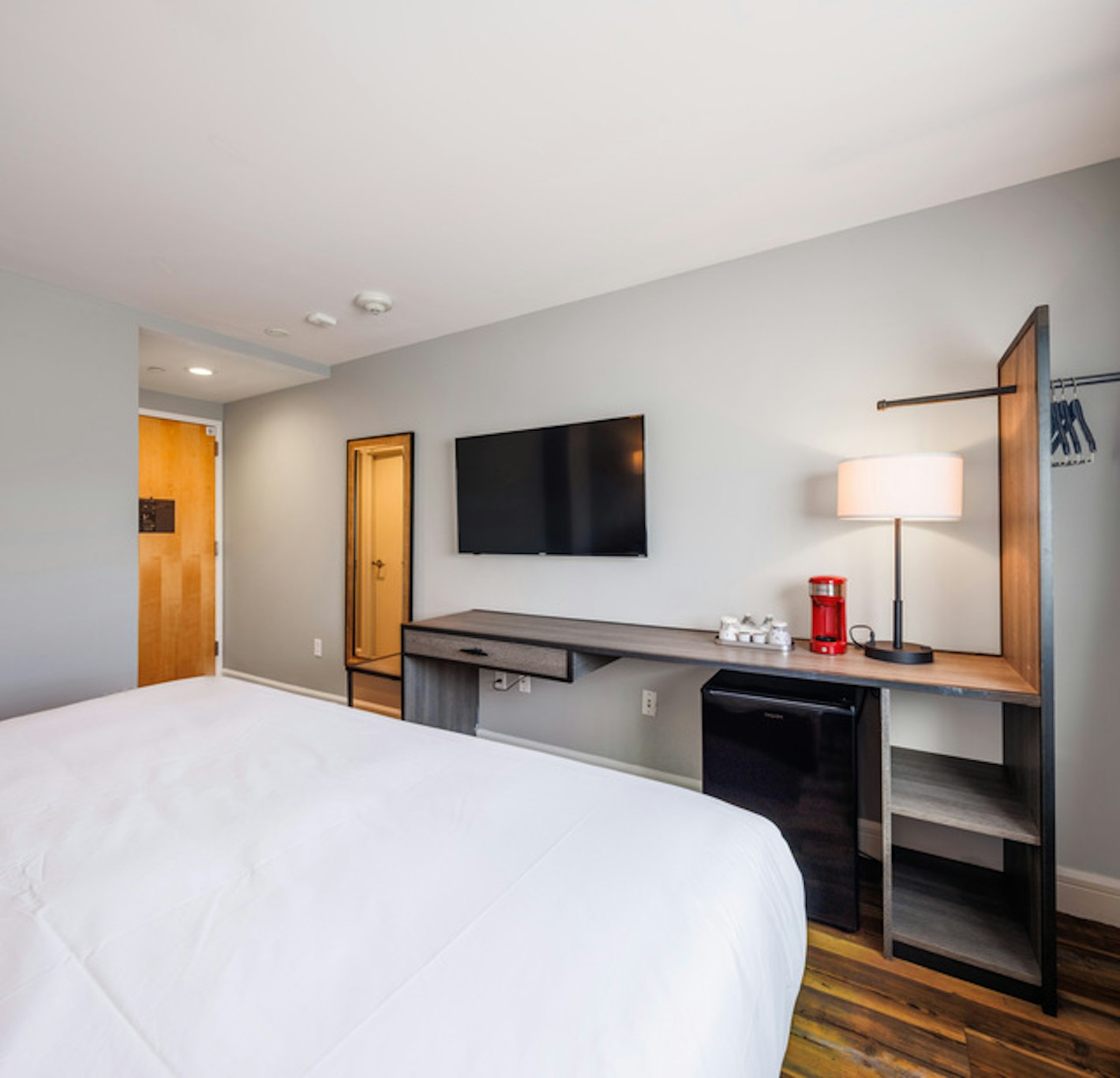 Traditional, King Bed, Accessible