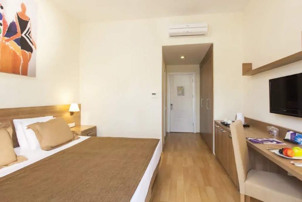 Room at Dream Family Club, SIDE
