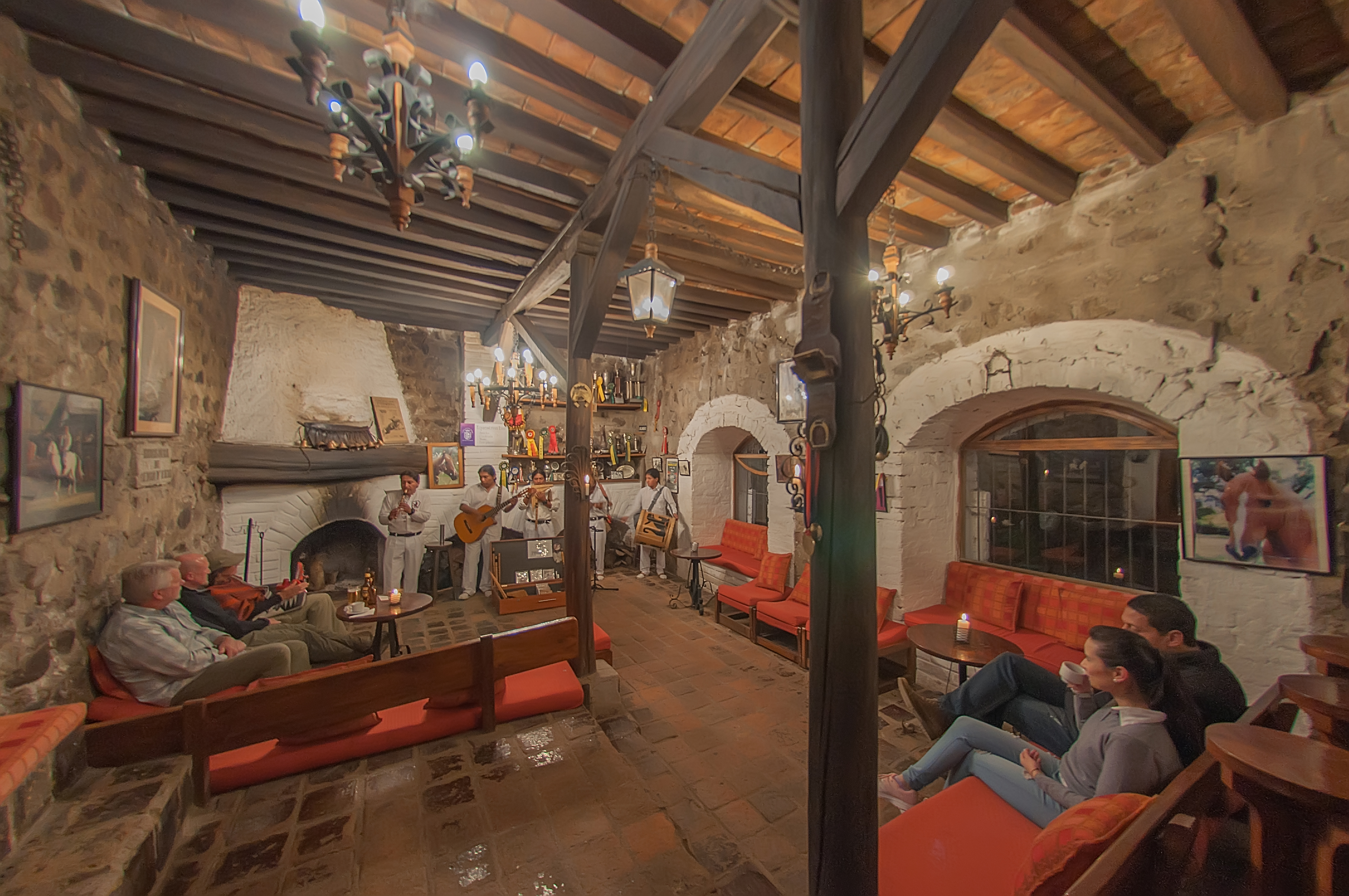 Hosteria Hacienda Pinsaqui 24/47