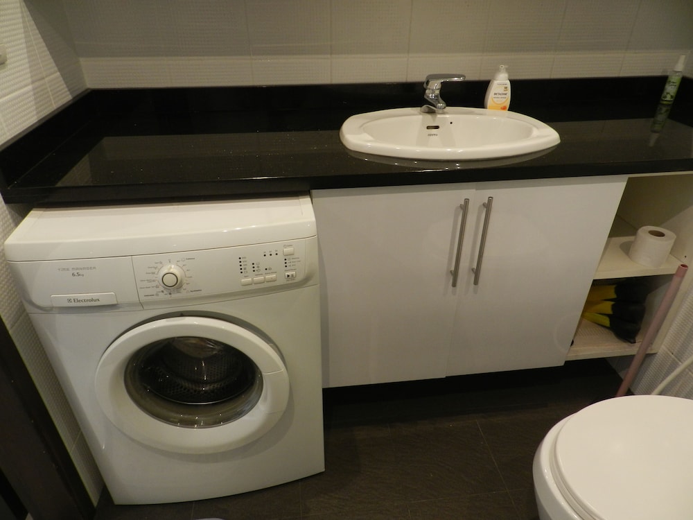 Alex Group Jomtien Plaza Condotel 48/50
