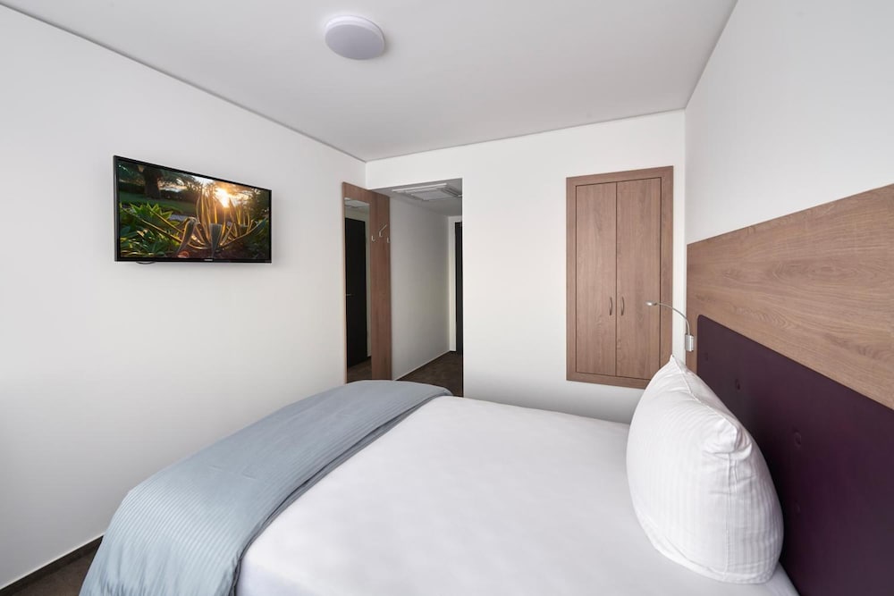 HOTEL NEW IN 18/35