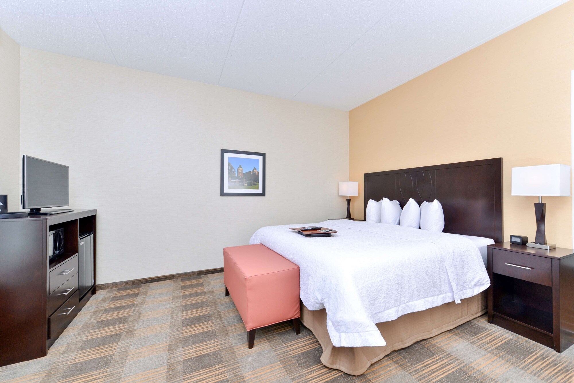 ROOM, KING BED, ACCESSIBLE