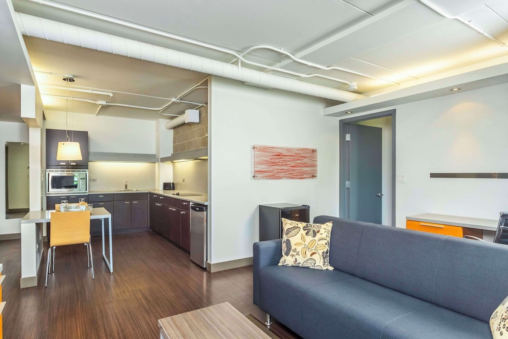 Barker Suites Southport, an Ascend Collection Hotel 20/40