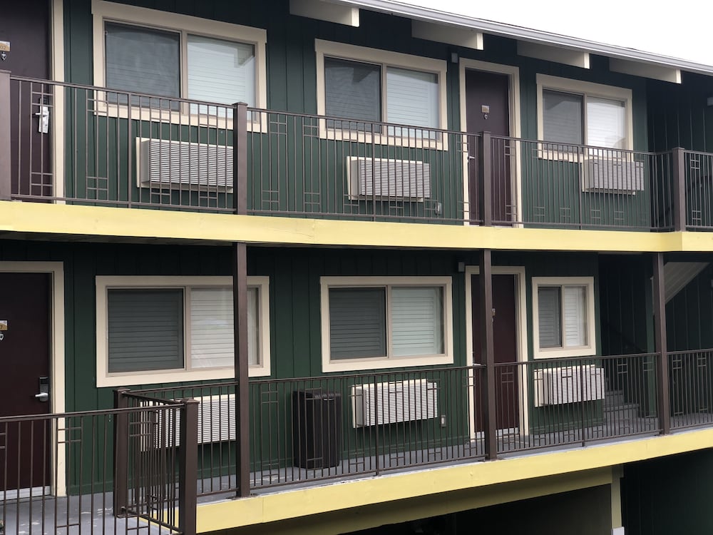 Lombard Plaza Motel 2/64